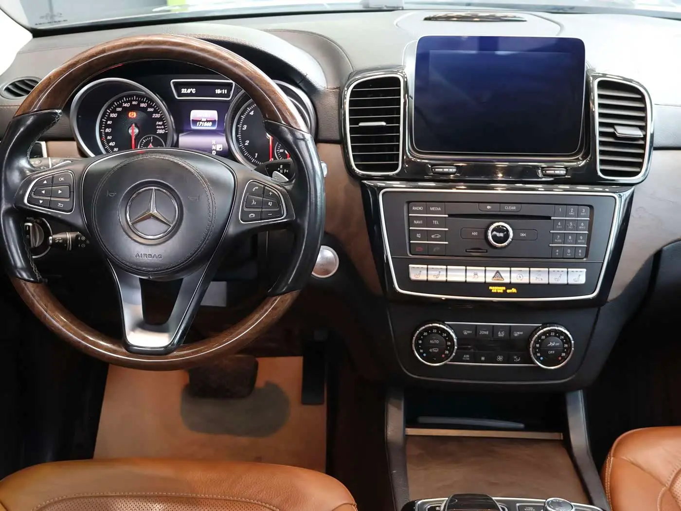 Mercedes-Benz GLS 2016 — Photo 6/18