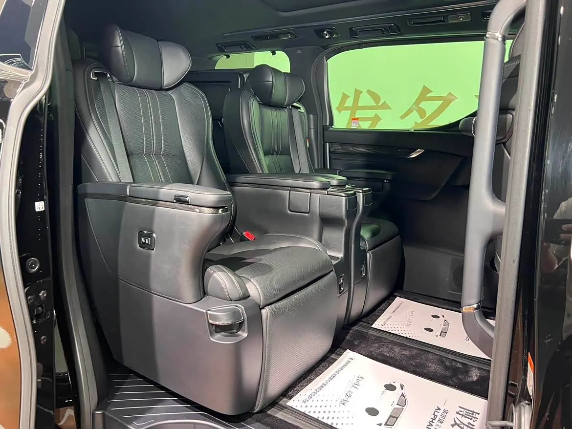 Lexus LM 2023 — Photo 6/20