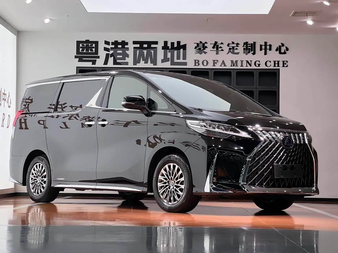 Lexus LM 2023 — Photo 8/20
