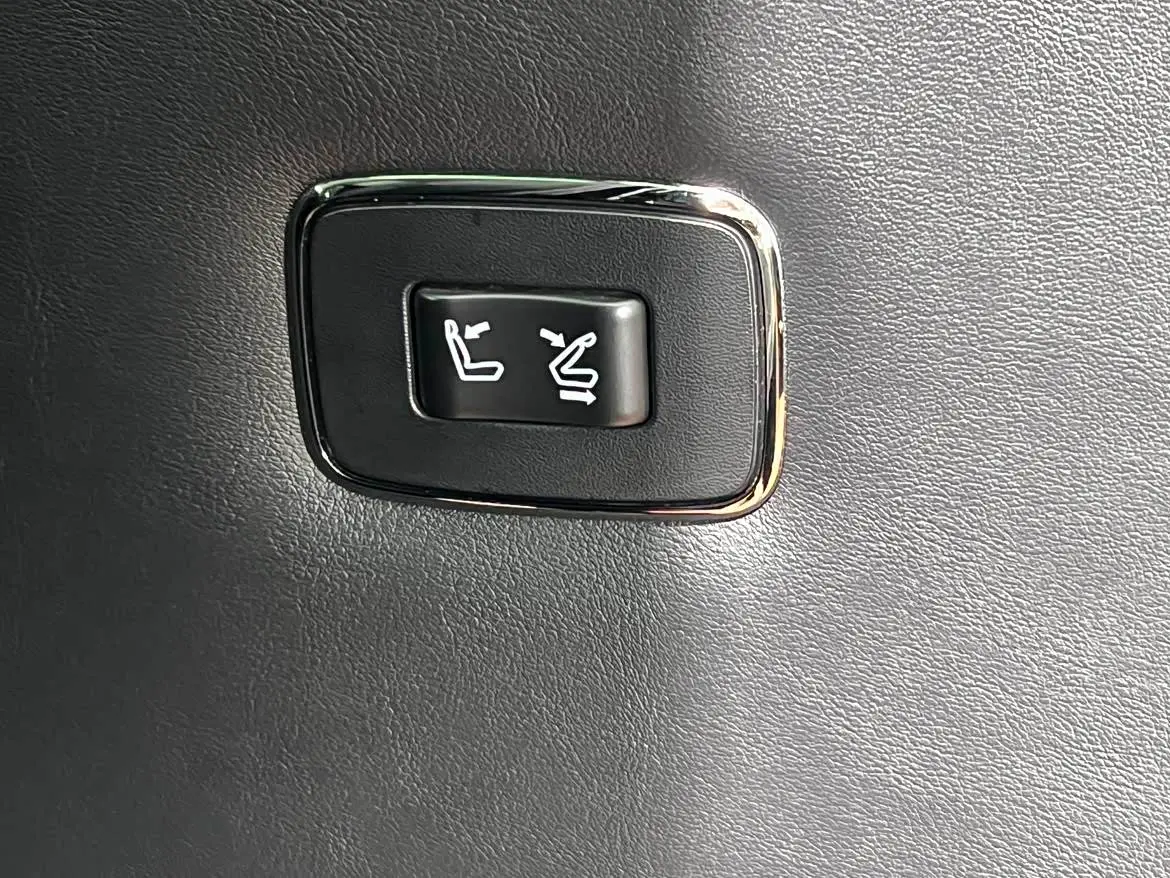 Lexus LM 2023 — Photo 15/20