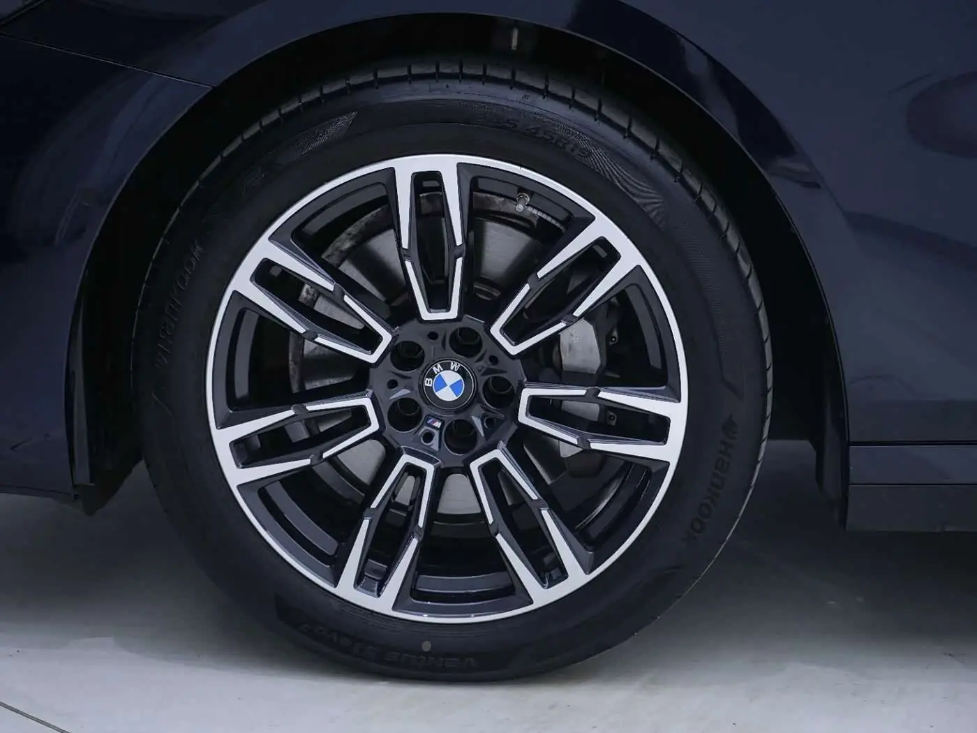 BMW 5 Series 2024 — Şəkil 15/20