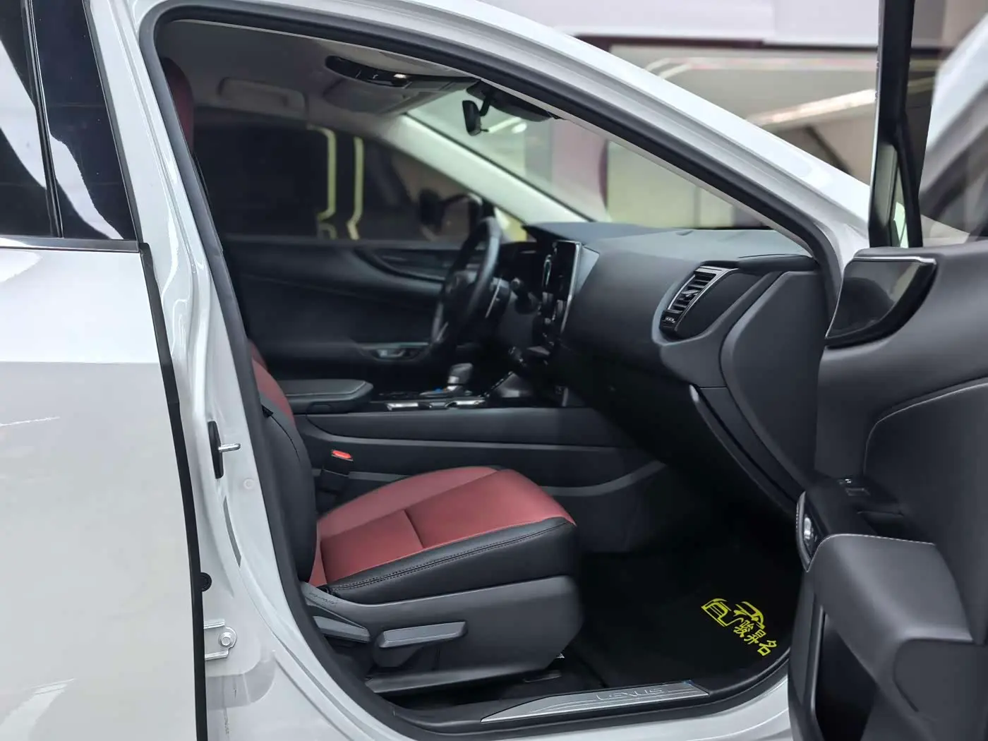 Lexus NX 2022 — Photo 12/20