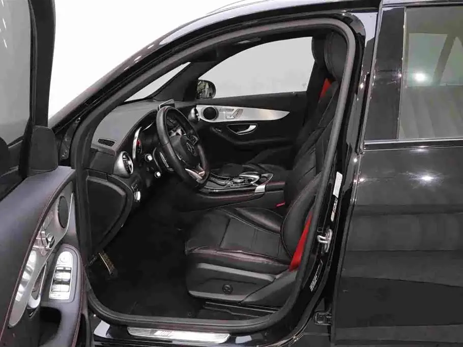Mercedes-Benz GLC AMG 2018 — Photo 10/20