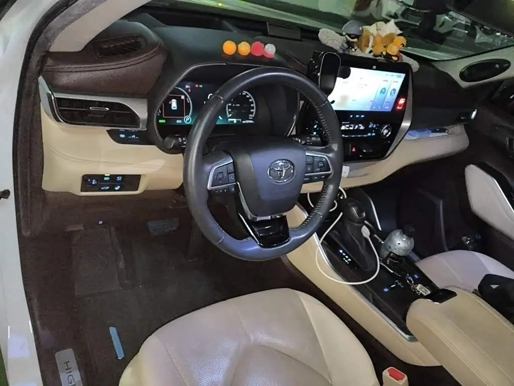 Toyota Highlander 2022 — Фото 13/20