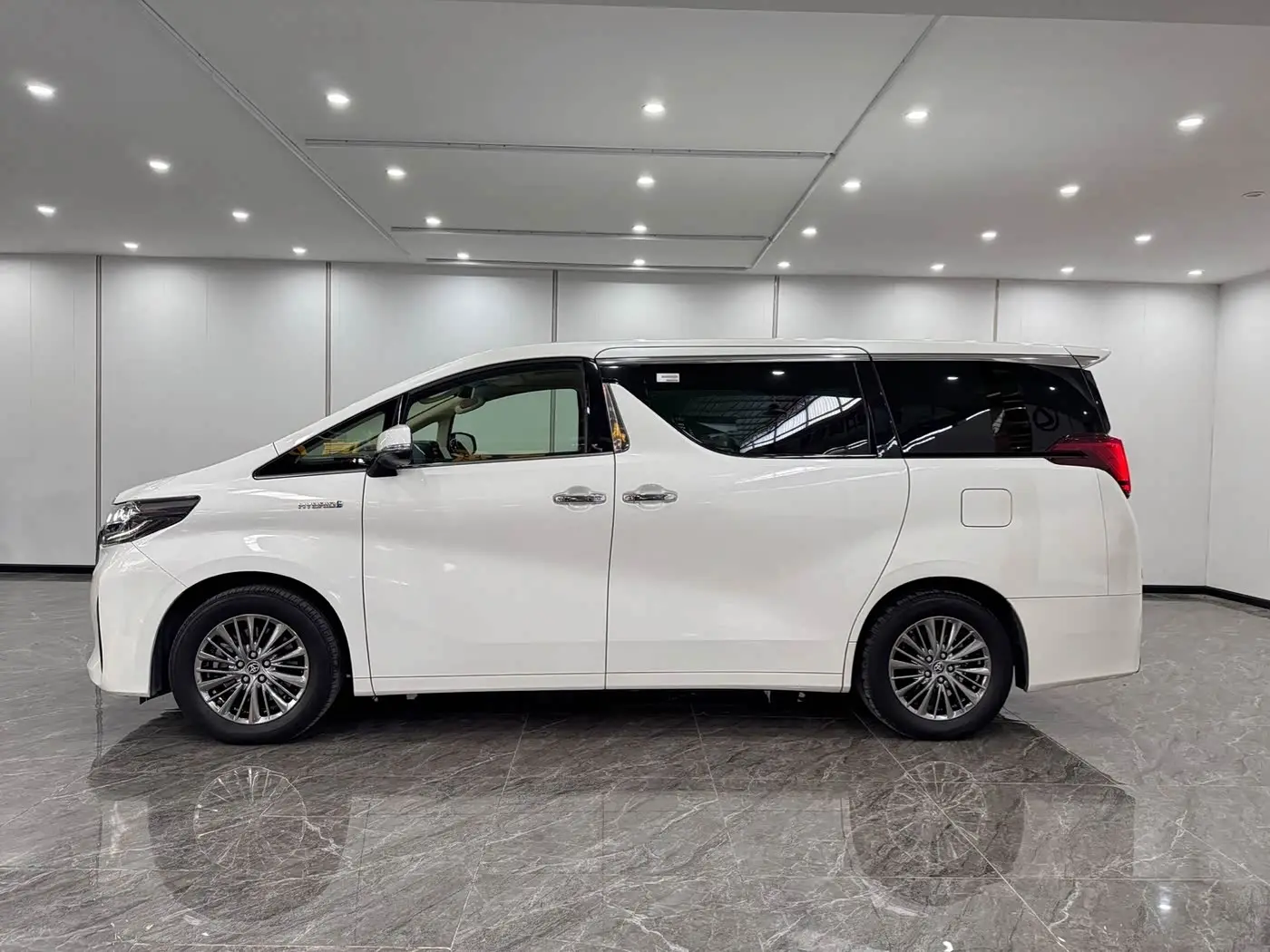 Toyota Alphard 2023 — Şəkil 6/16