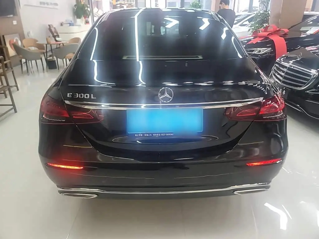 Mercedes-Benz E-Class 2023 — Photo 6/20