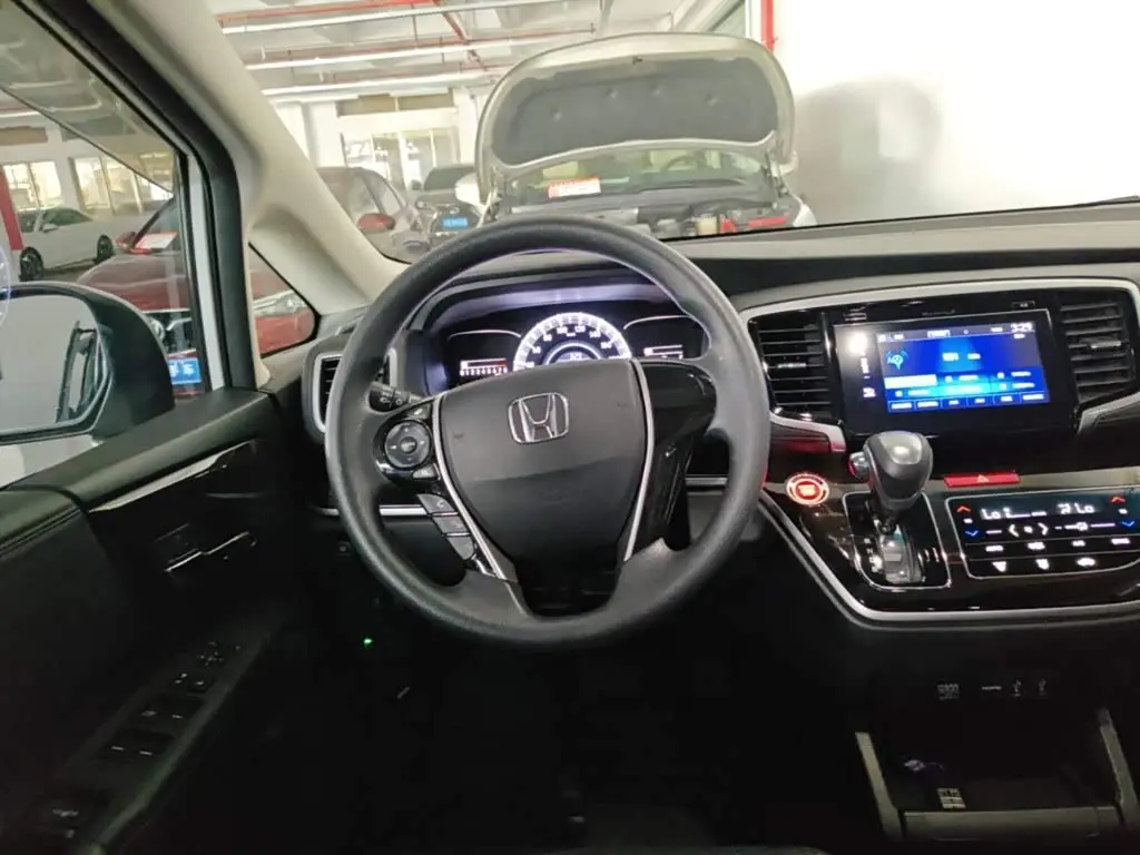 Honda Odyssey 2018 — Şəkil 7/20