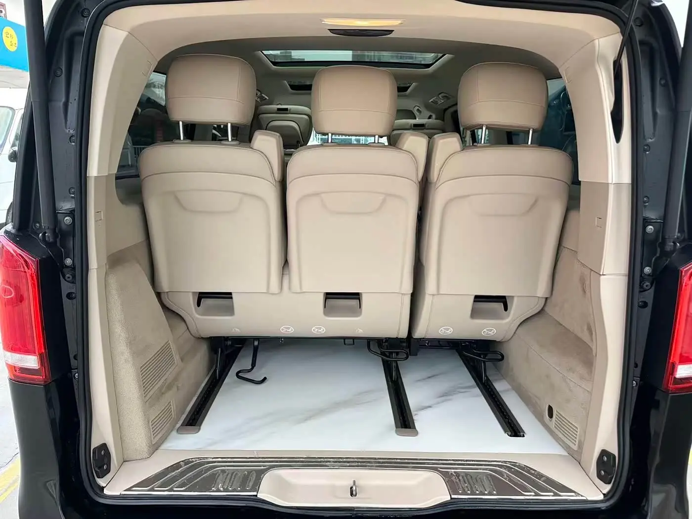 Mercedes-Benz V-Class 2023 — Şəkil 8/11
