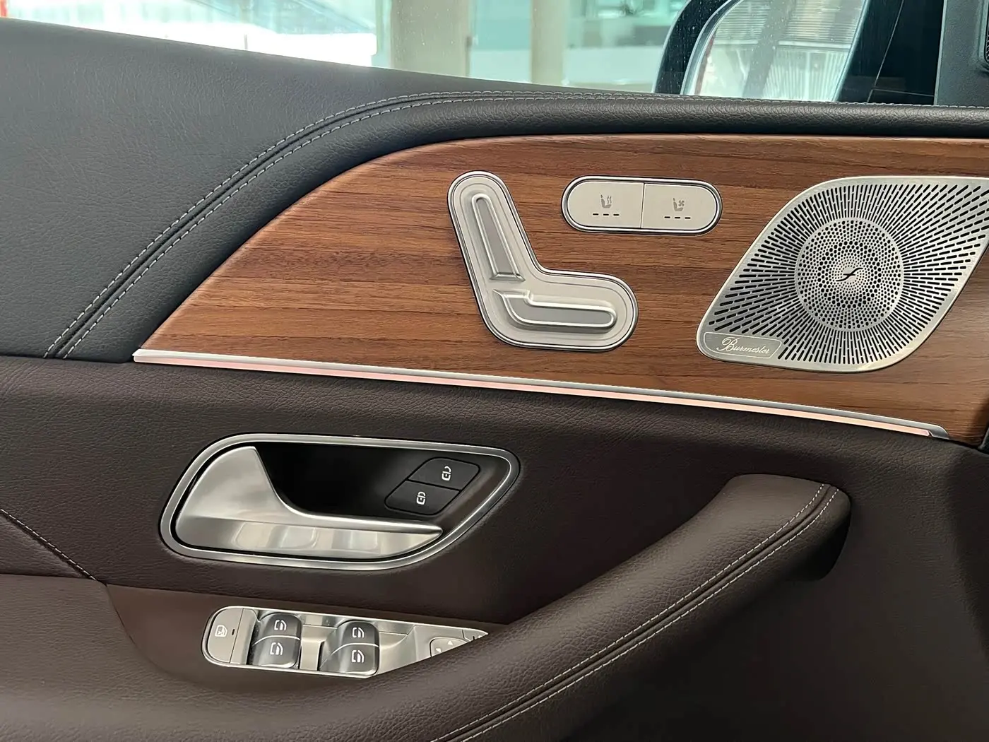 Mercedes-Benz GLS 2022 — Photo 8/18