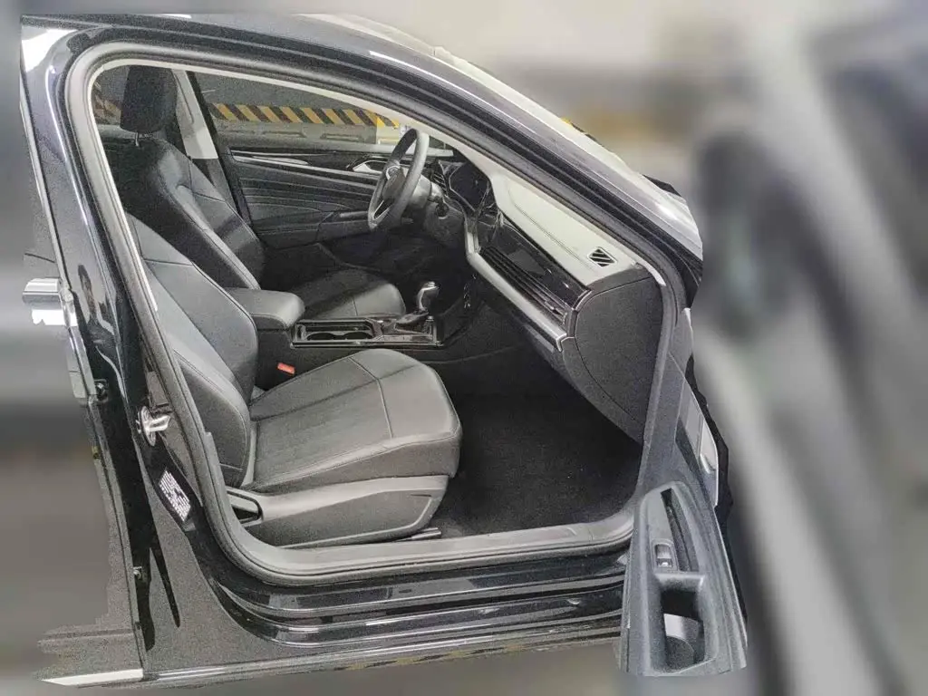 Volkswagen Passat 2025 — Photo 10/15
