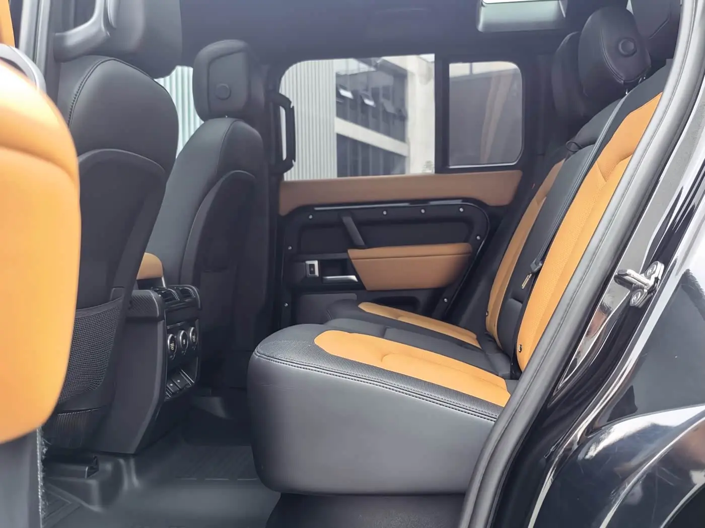 Land Rover Defender 2023 — Фото 17/20