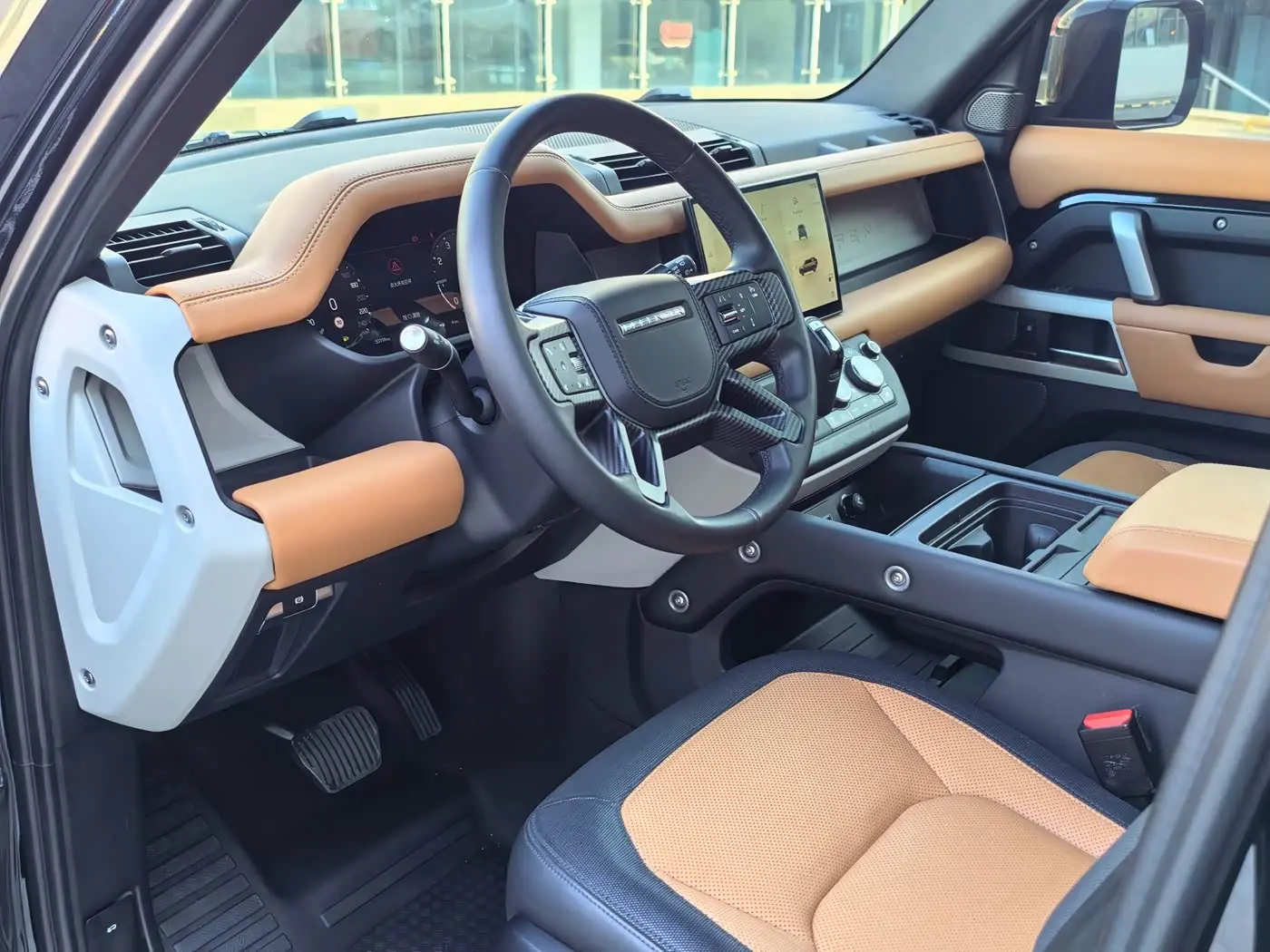 Land Rover Defender 2023 — Фото 12/20