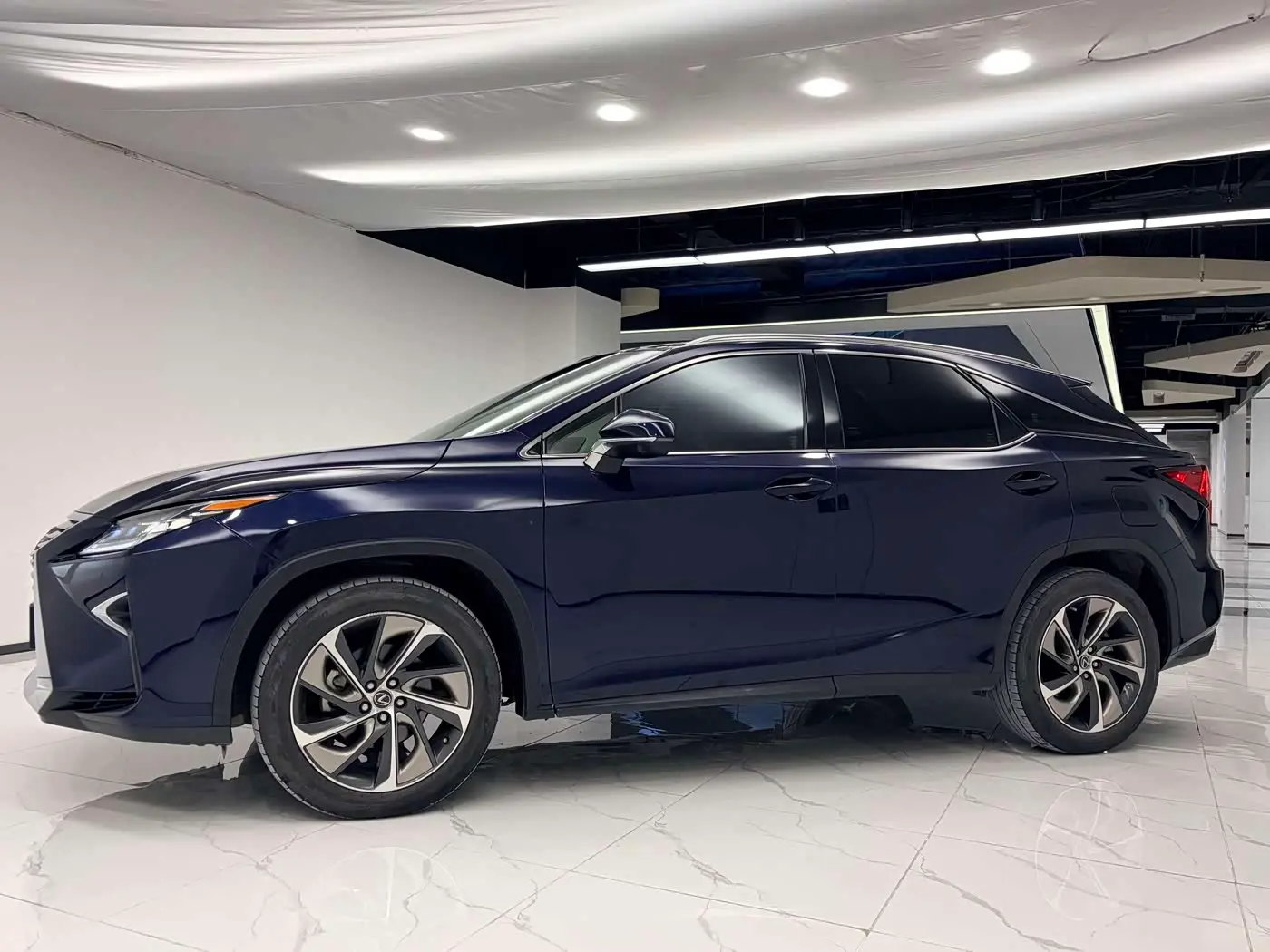Lexus RX 2019 — Фото 4/20