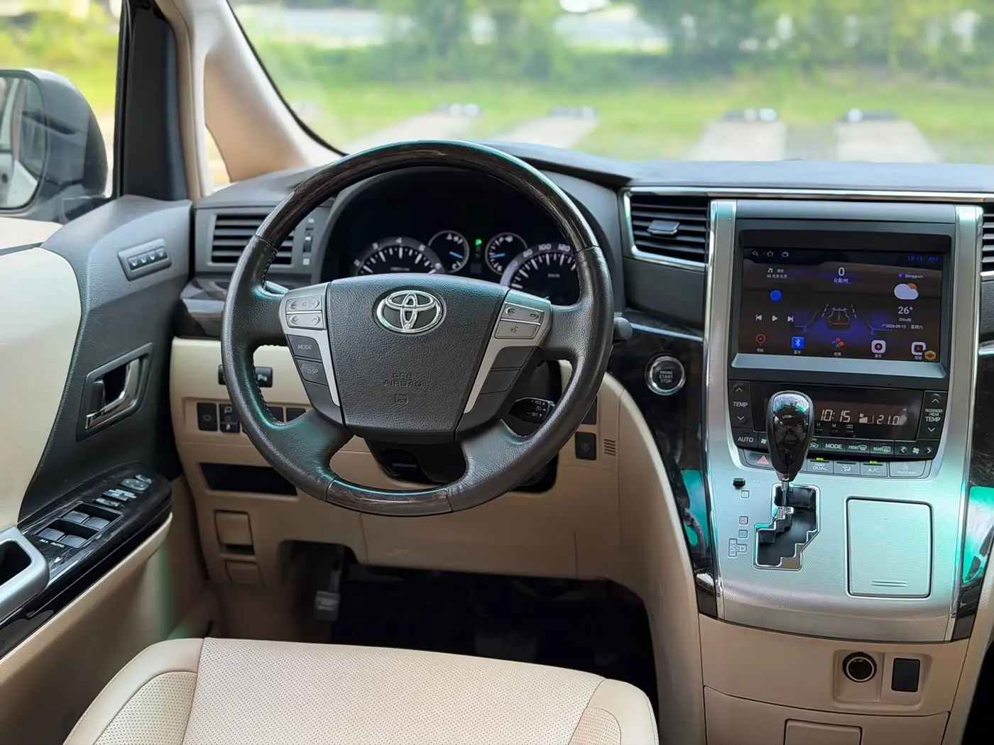 Toyota Alphard 2015 — Photo 11/15
