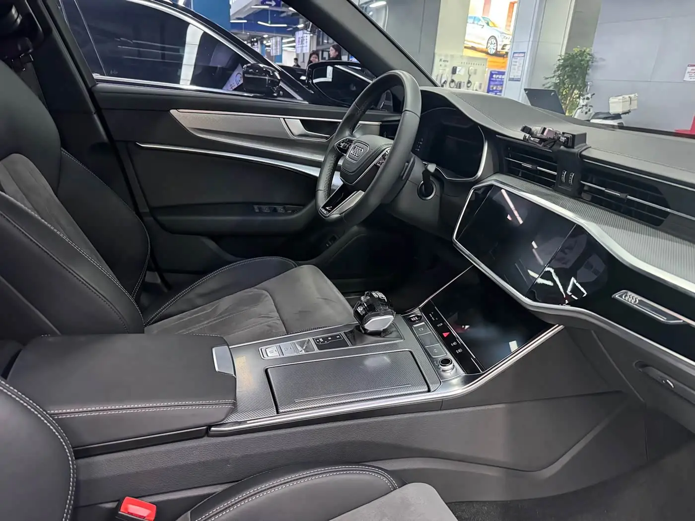 Audi A6L 2024 — Photo 9/19