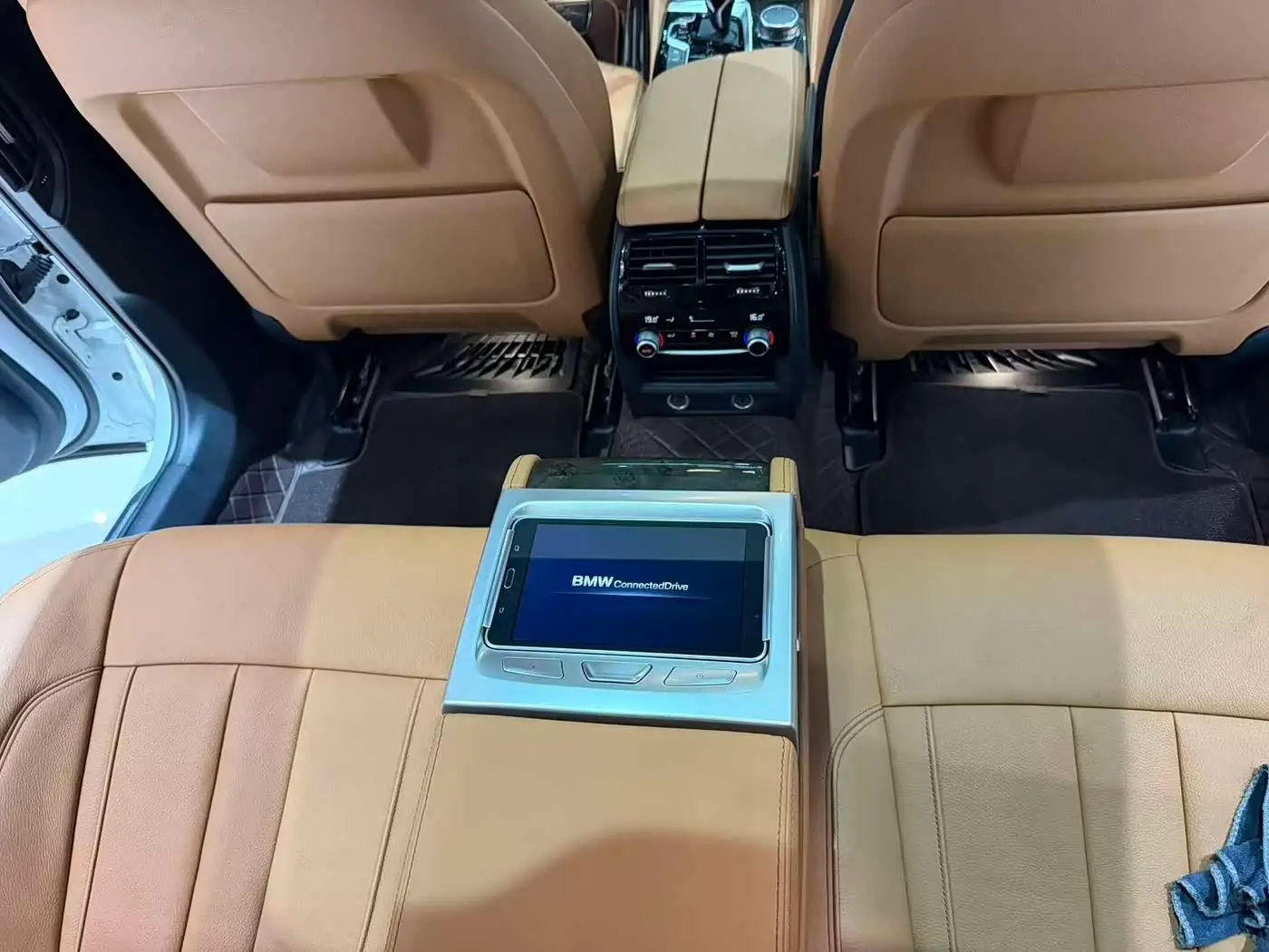 BMW 5 Series 2018 — Photo 12/13