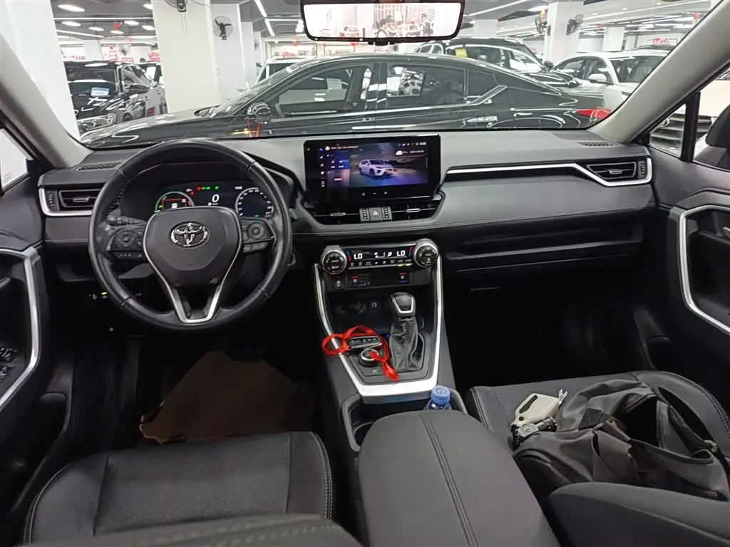 Toyota Wildlander 2023 — Photo 6/20
