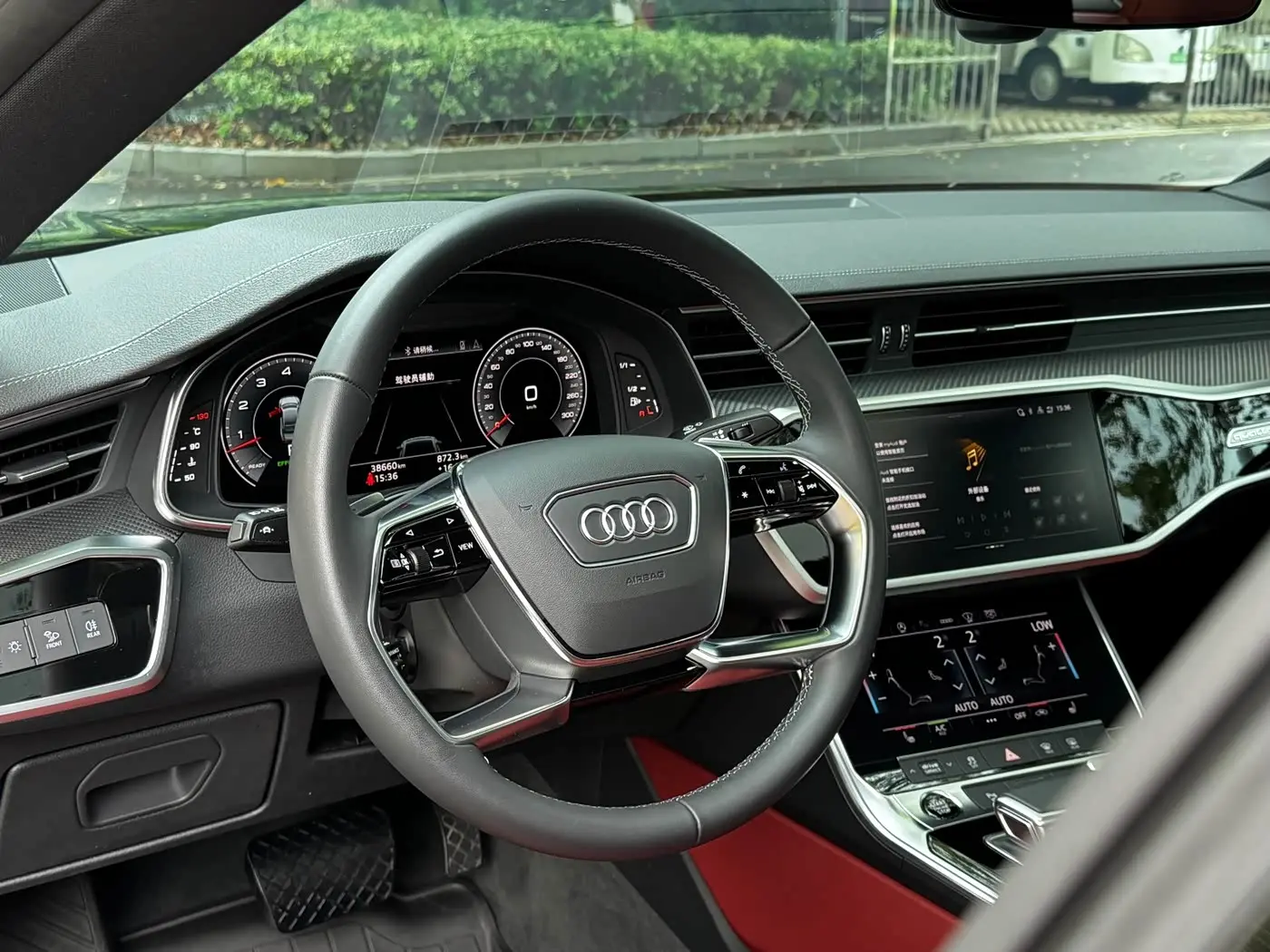 Audi A7L 2023 — Фото 13/18