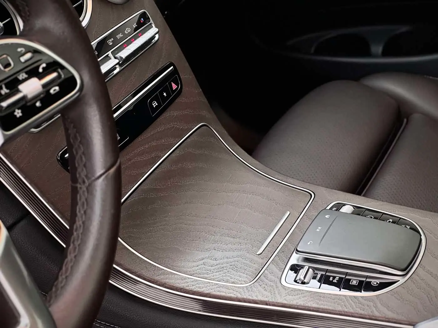 Mercedes-Benz GLC 2019 — Photo 10/17