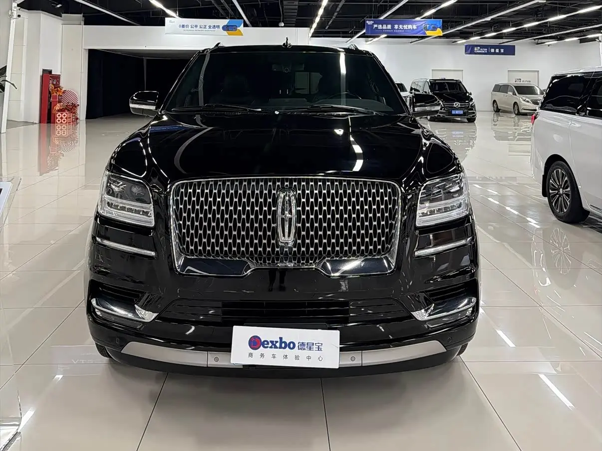 Lincoln Navigator 2018 — Şəkil 2/9