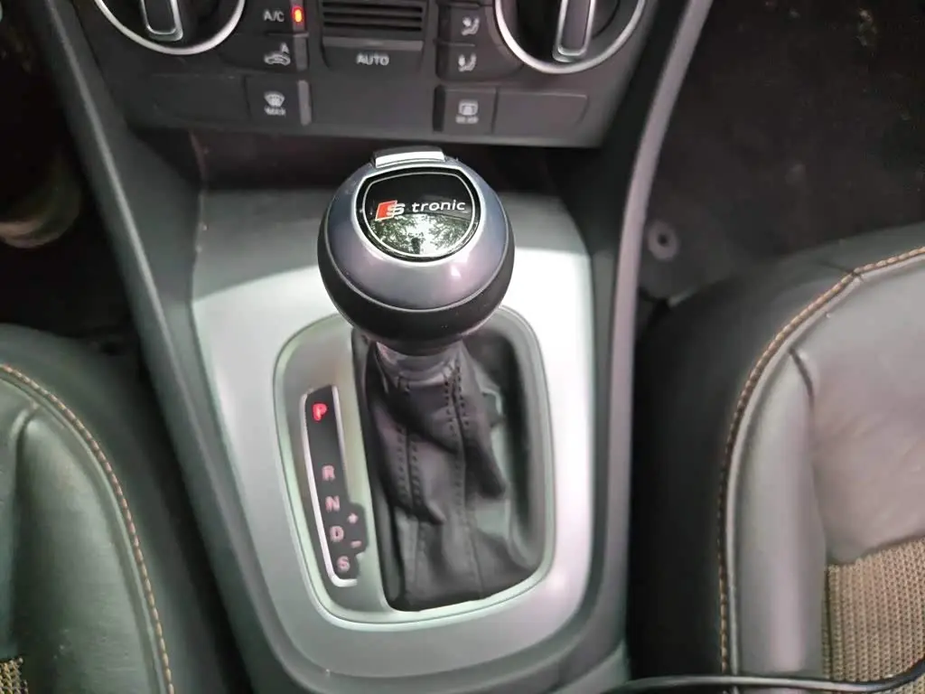 Audi Q3 2018 — Şəkil 7/20