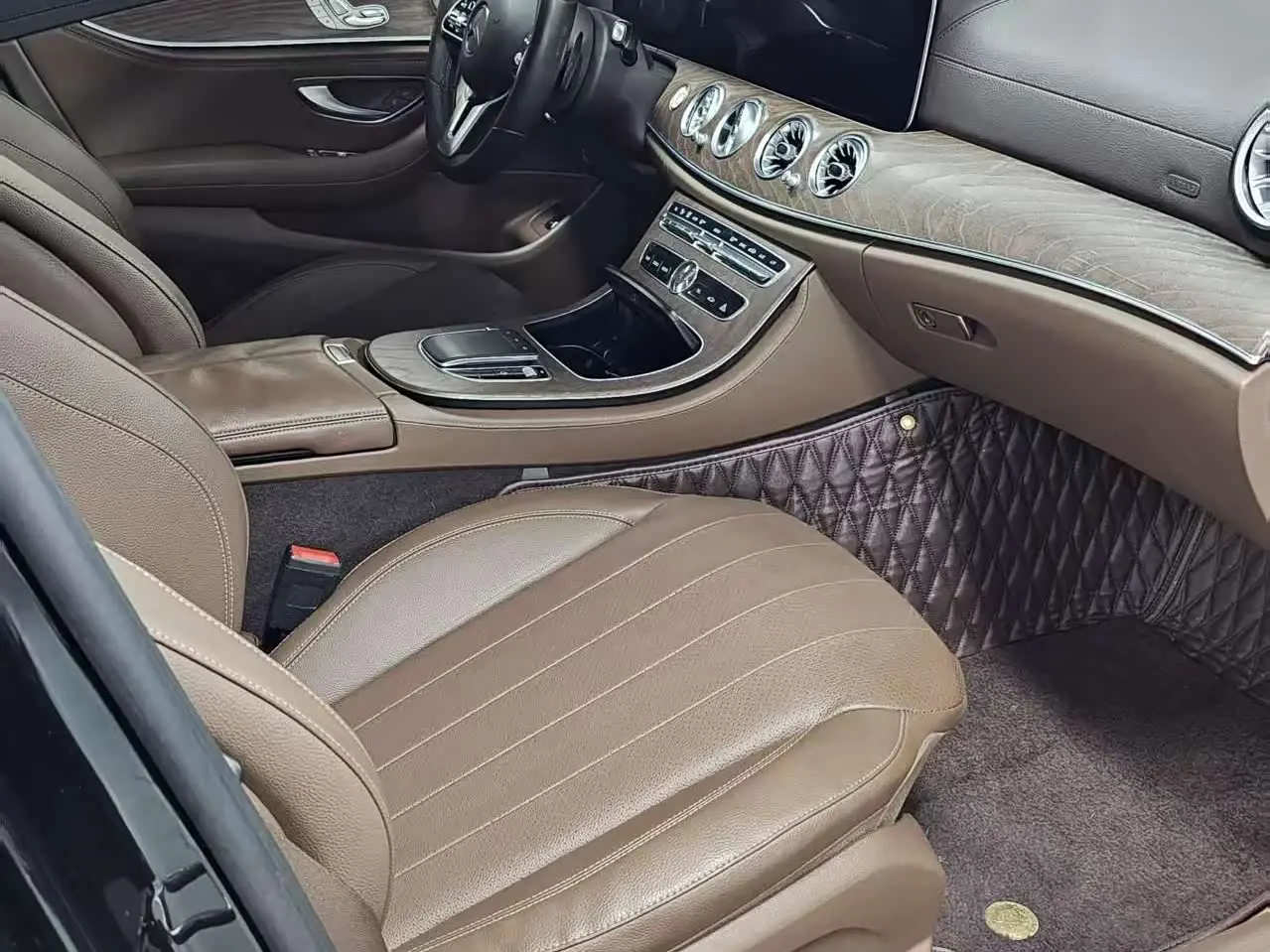 Mercedes-Benz E-Class 2019 — Photo 14/19