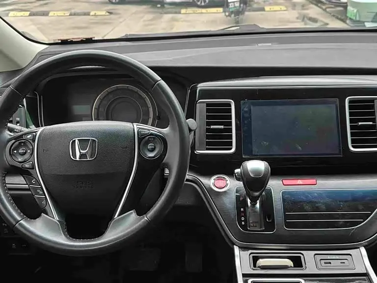 Honda Elysion 2019 — Photo 13/14