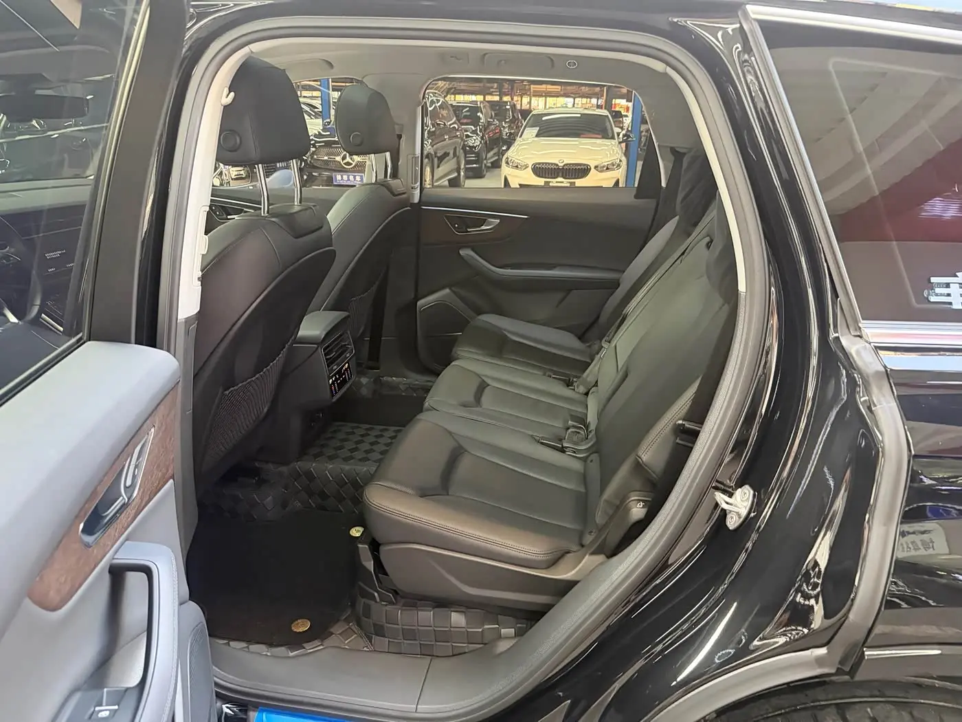 Audi Q7 2023 — Photo 10/20