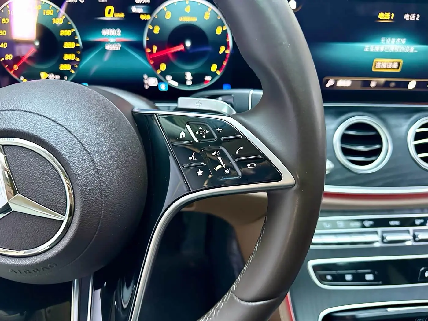Mercedes-Benz E-Class 2023 — Photo 15/17