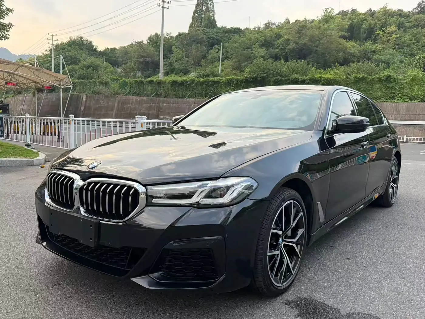 BMW 5 Series 2022 — Photo 1/19