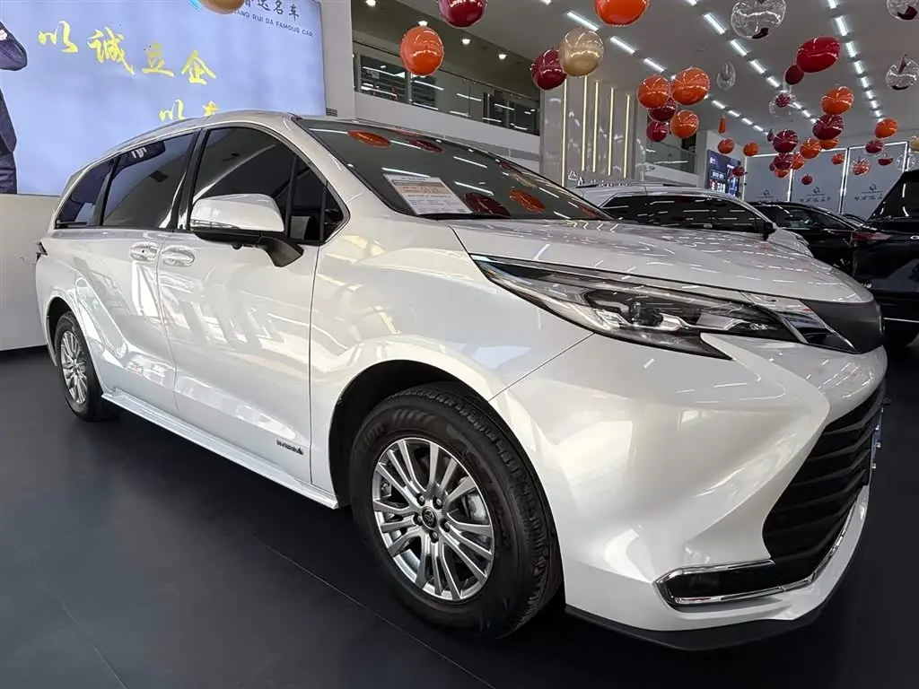 Toyota Sienna 2024 — Photo 3/14