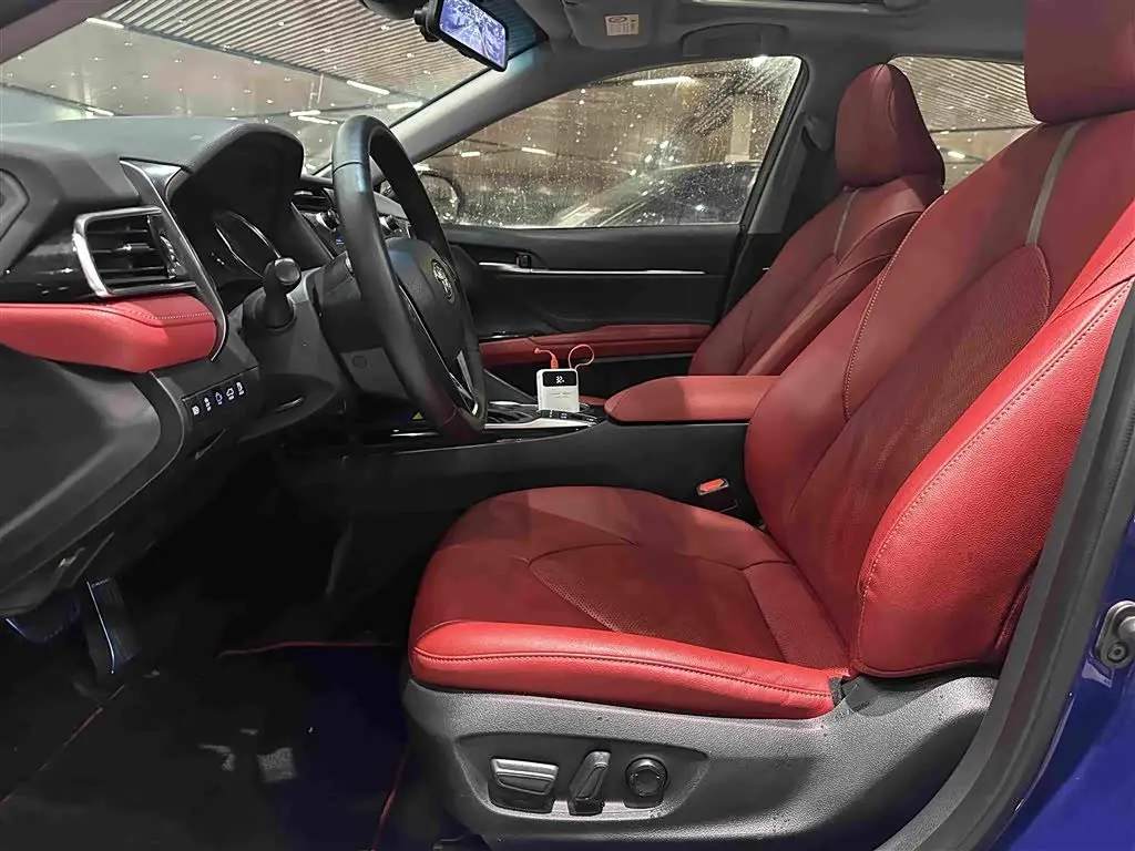 Toyota Camry 2019 — Photo 4/13