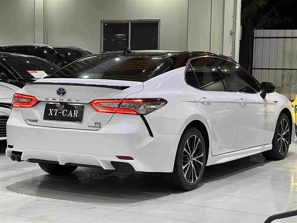 Toyota Camry 2019 — Photo 13/13