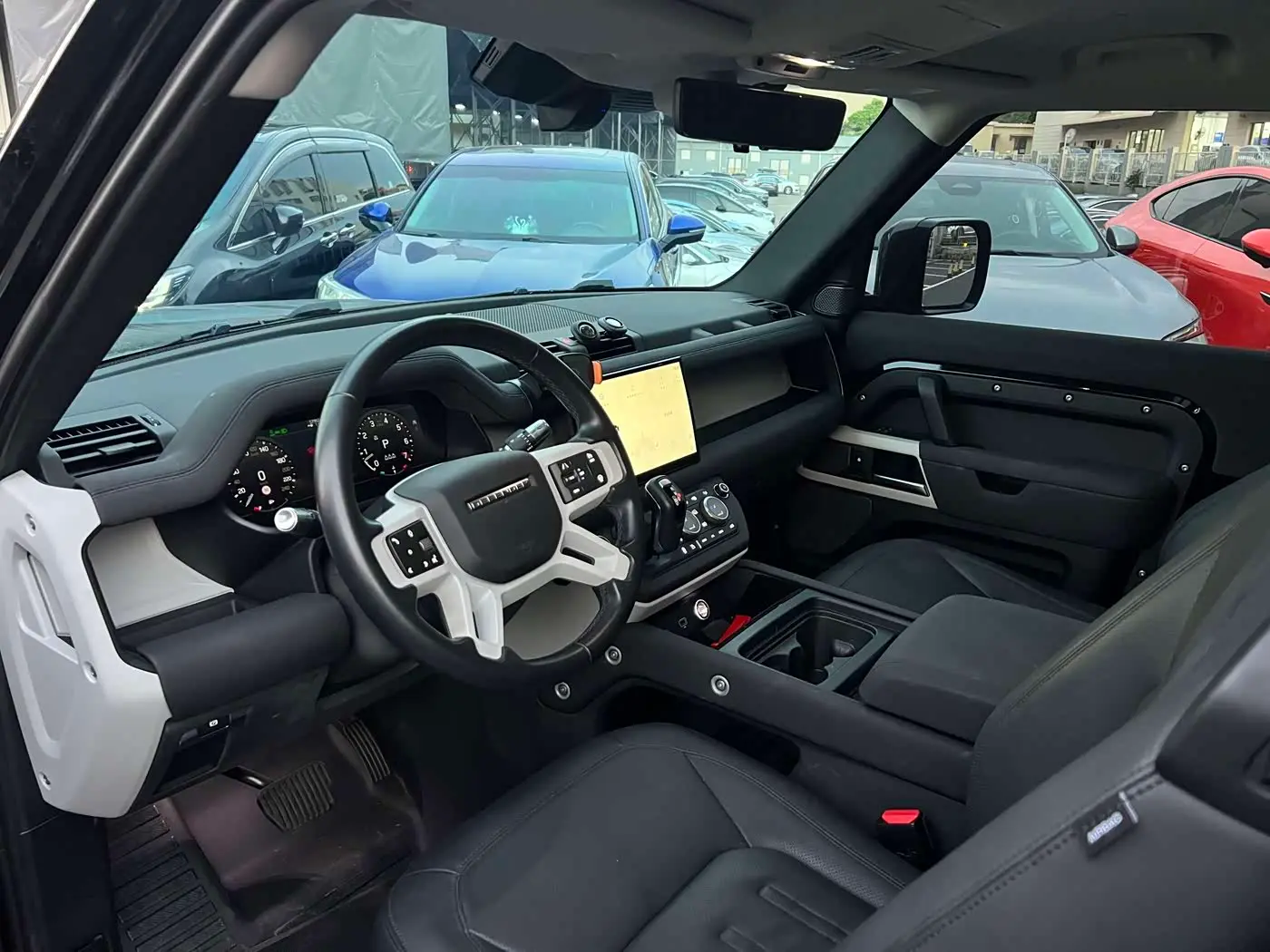 Land Rover Defender 2021 — Фото 8/20