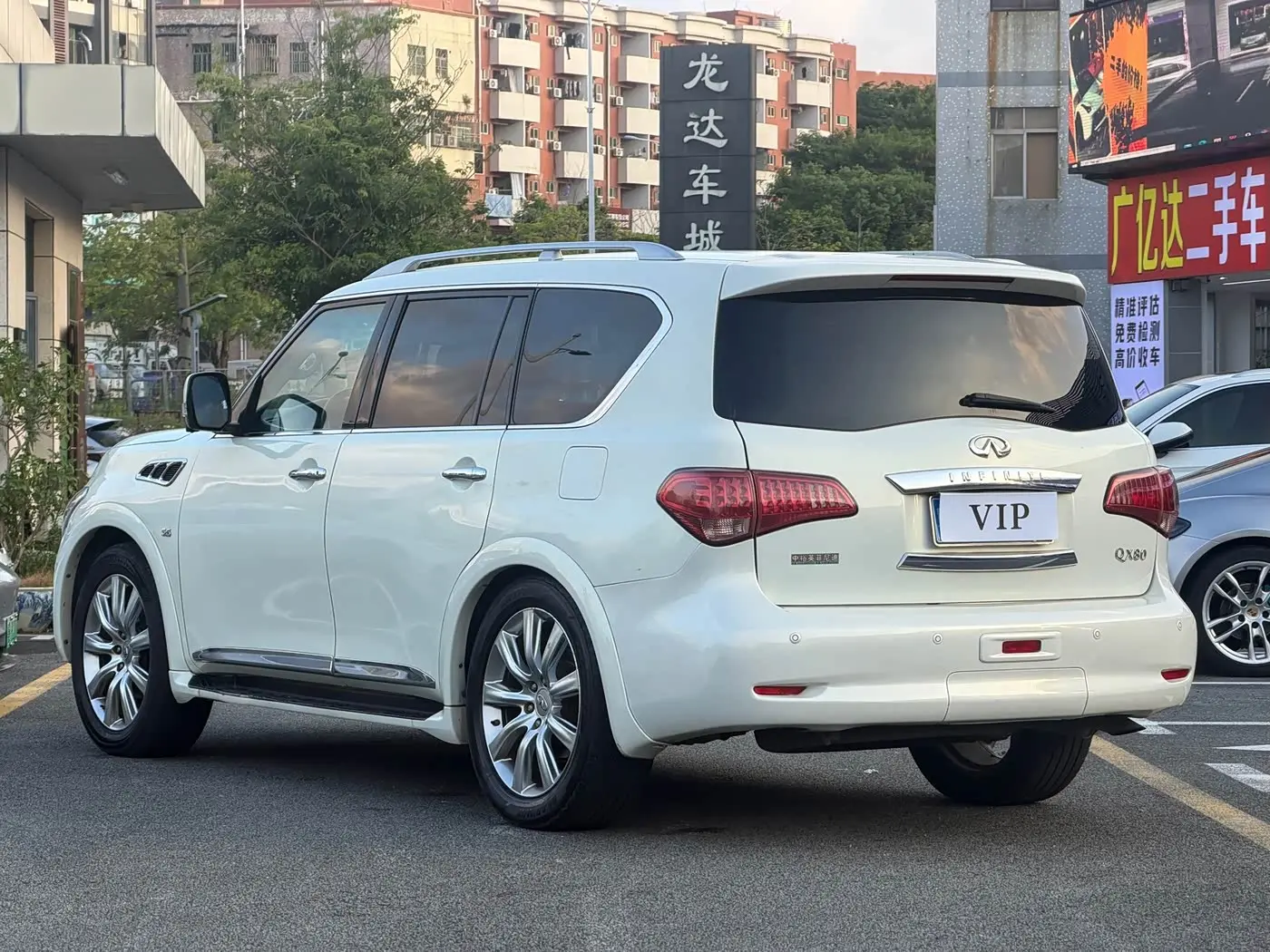 Infiniti QX80 2014 — Şəkil 7/9