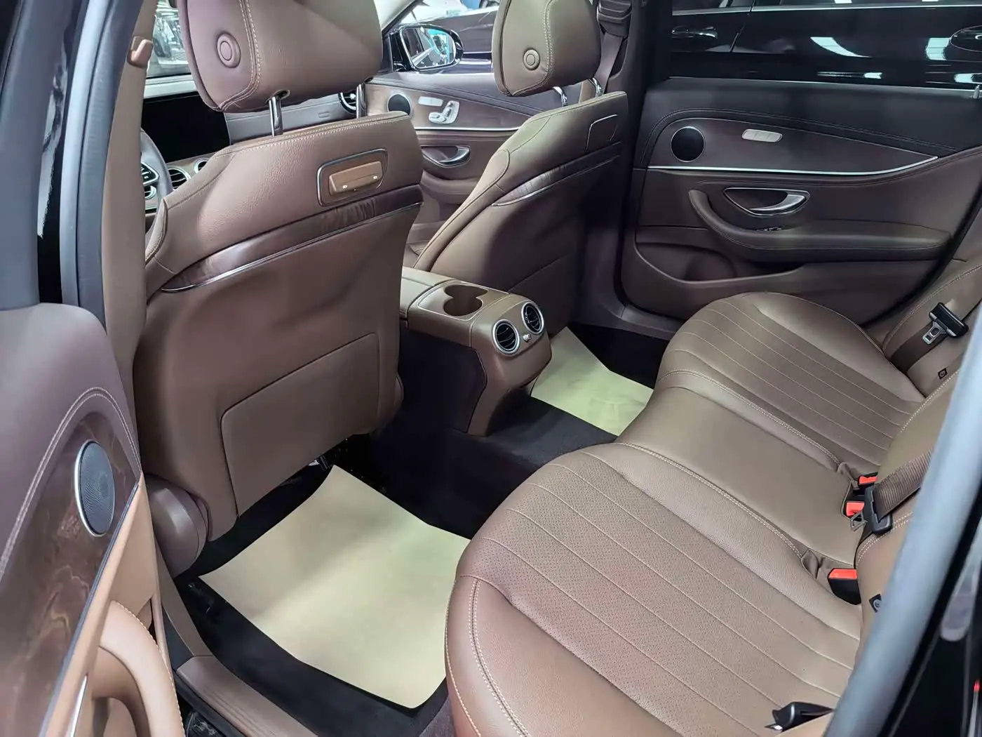 Mercedes-Benz E-Class 2020 — Photo 9/11