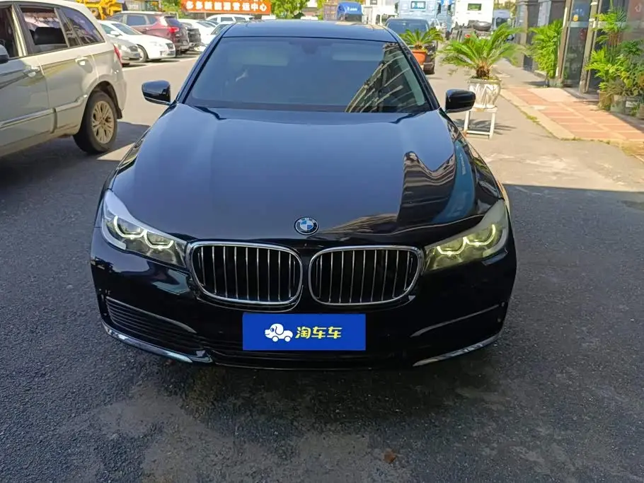 BMW 7 Series 2018 — Фото 2/16
