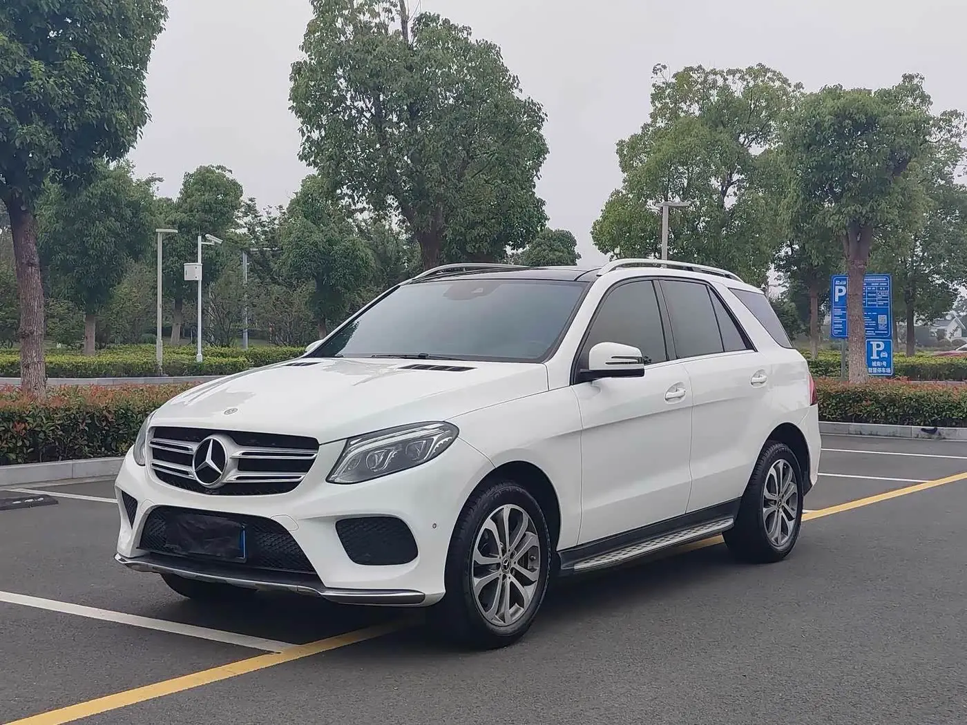 Mercedes-Benz GLE 2017 — Photo 1/14