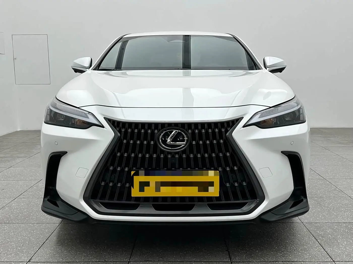 Lexus NX 2023 — Photo 2/19