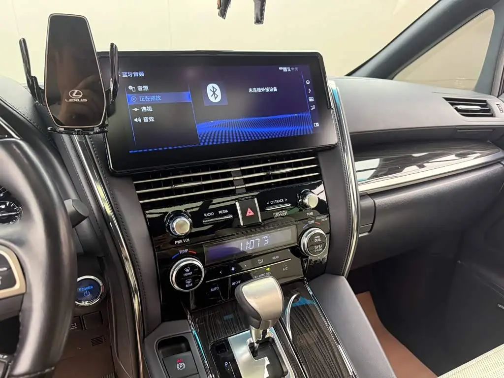 Lexus LM 2020 — ფოტო 8/16