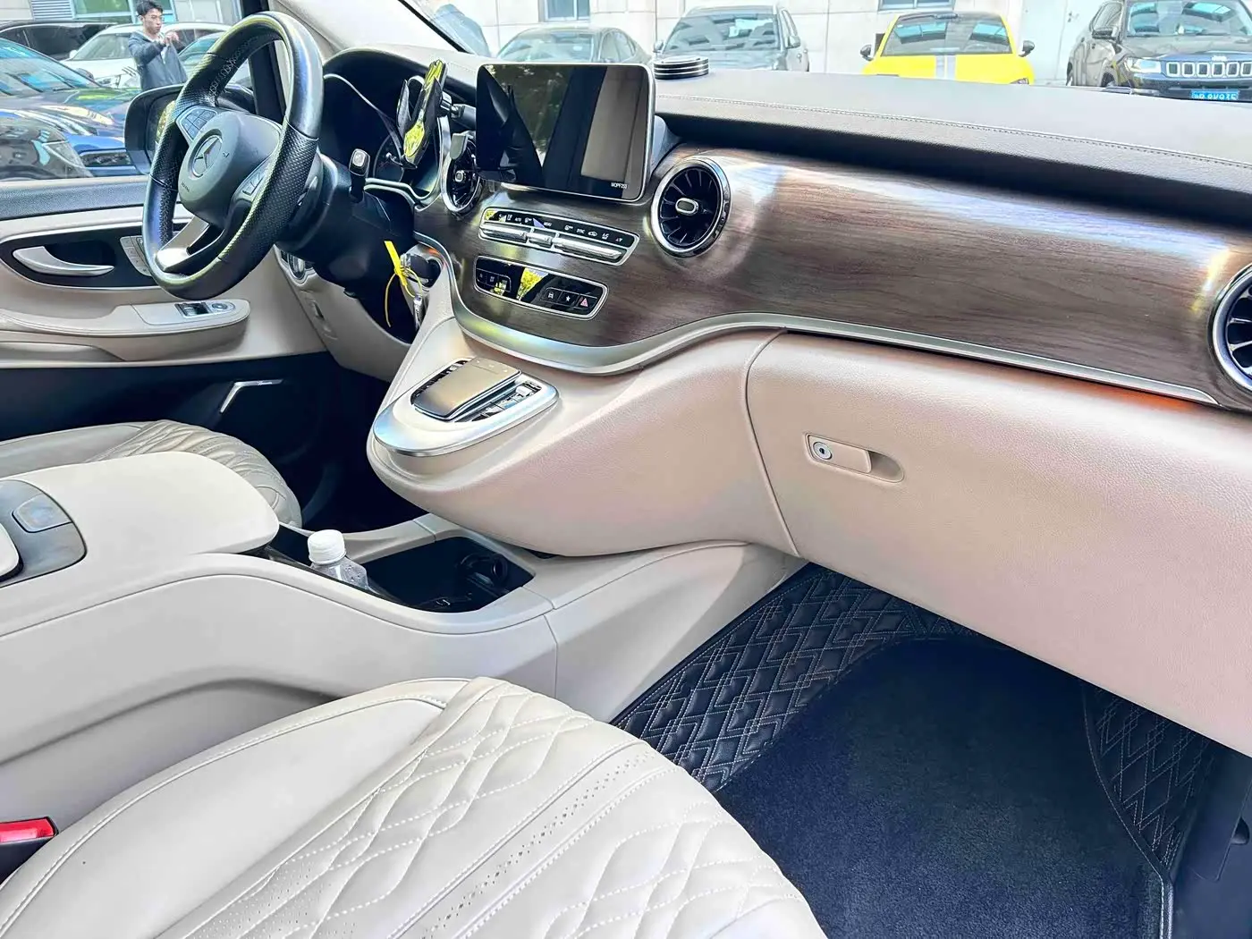 Mercedes-Benz V-Class 2021 — ფოტო 14/20