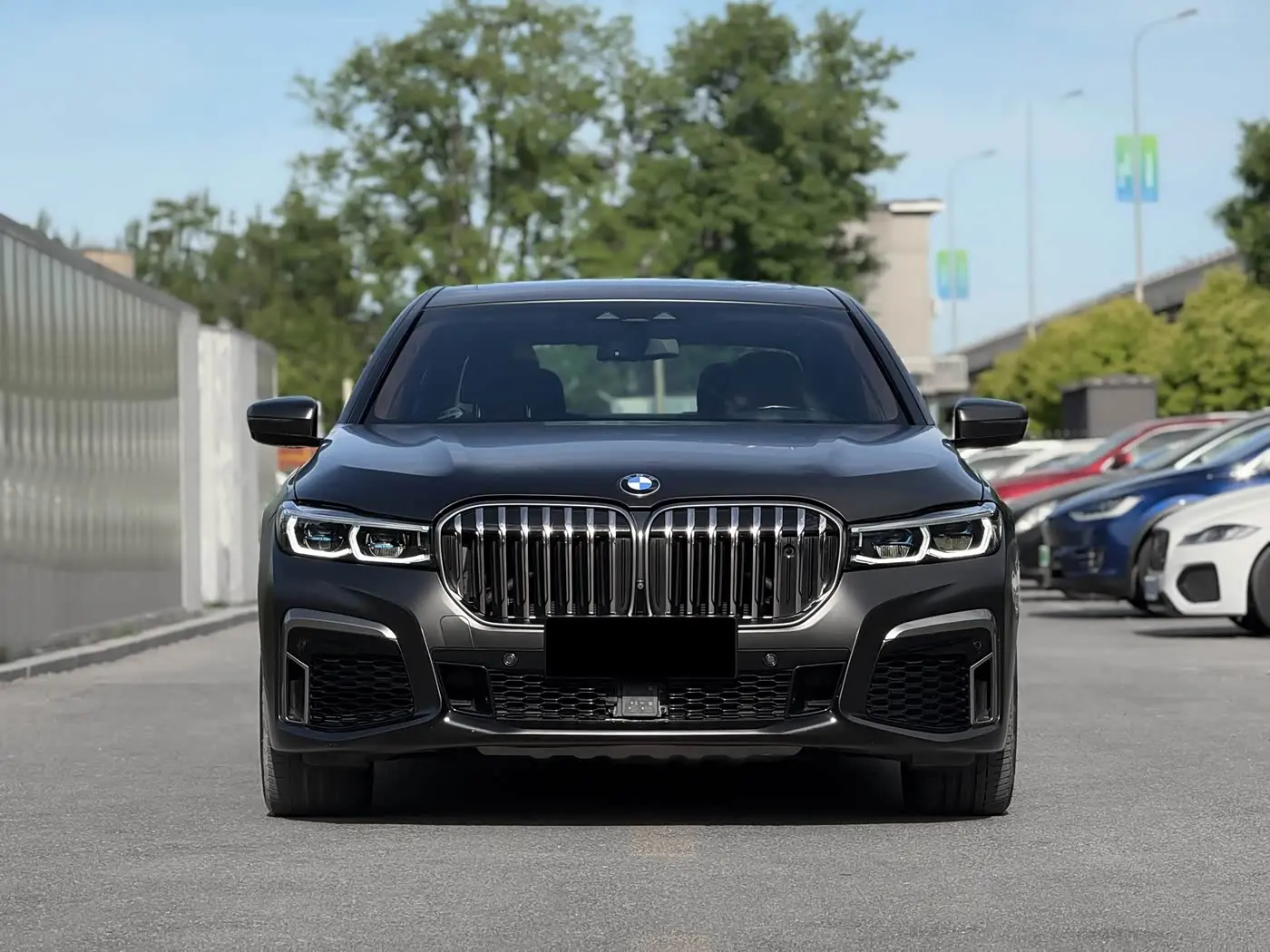 BMW 7 Series 2018 — Photo 2/19