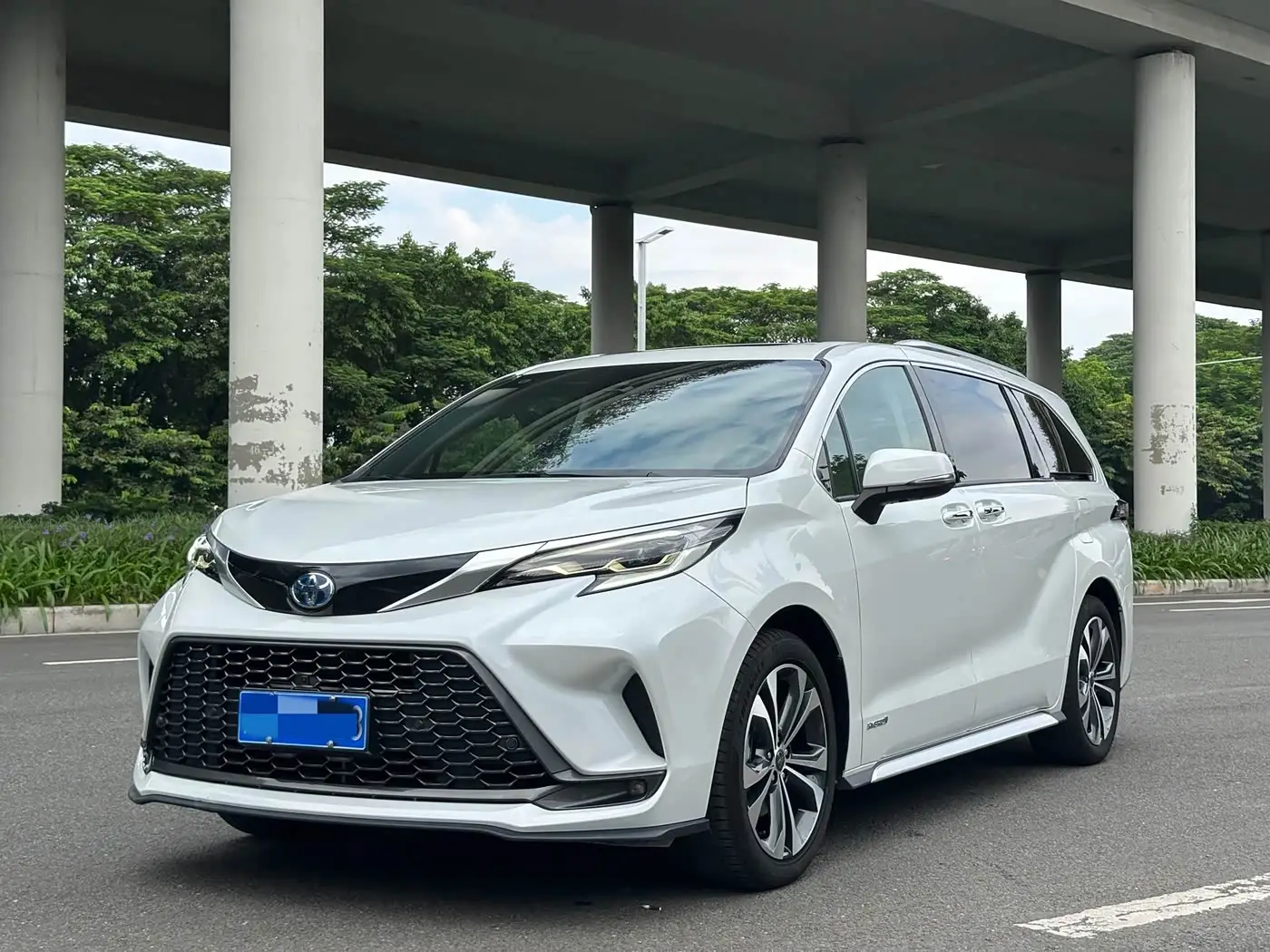 Toyota Granvia, 2023