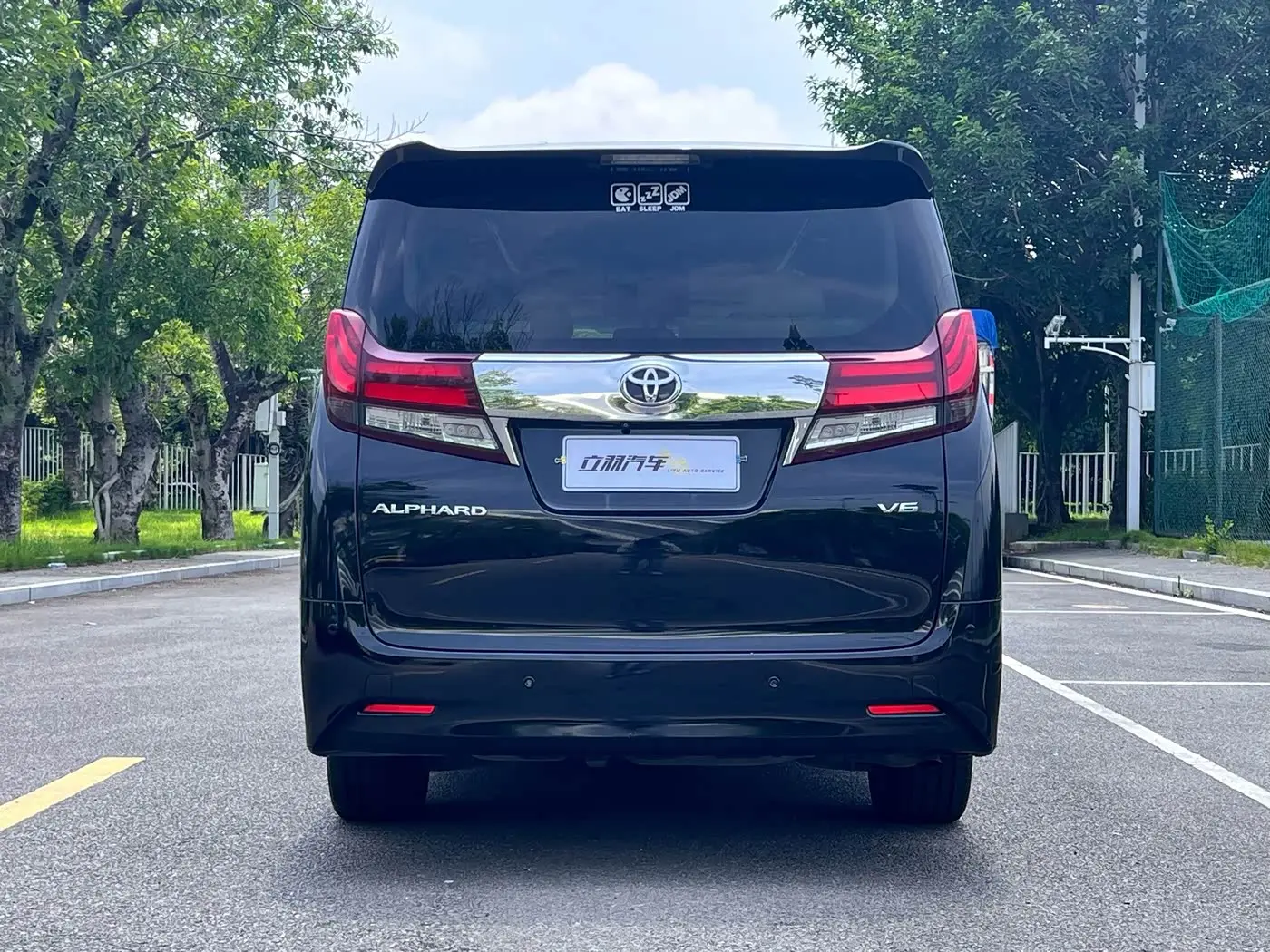 Toyota Alphard 2017 — Photo 17/18