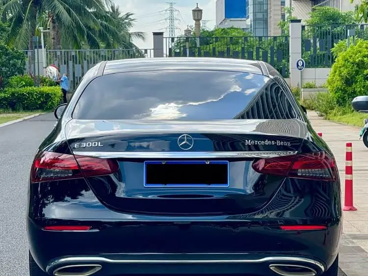 Mercedes-Benz E-Class 2018 — Photo 8/9