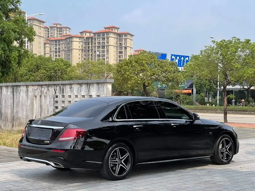 Mercedes-Benz E-Class 2020 — Photo 7/9