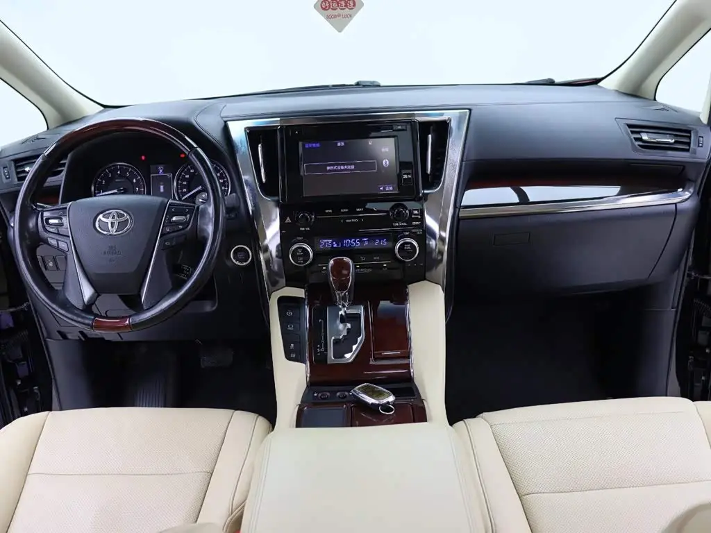 Toyota Alphard 2017 — Photo 15/20