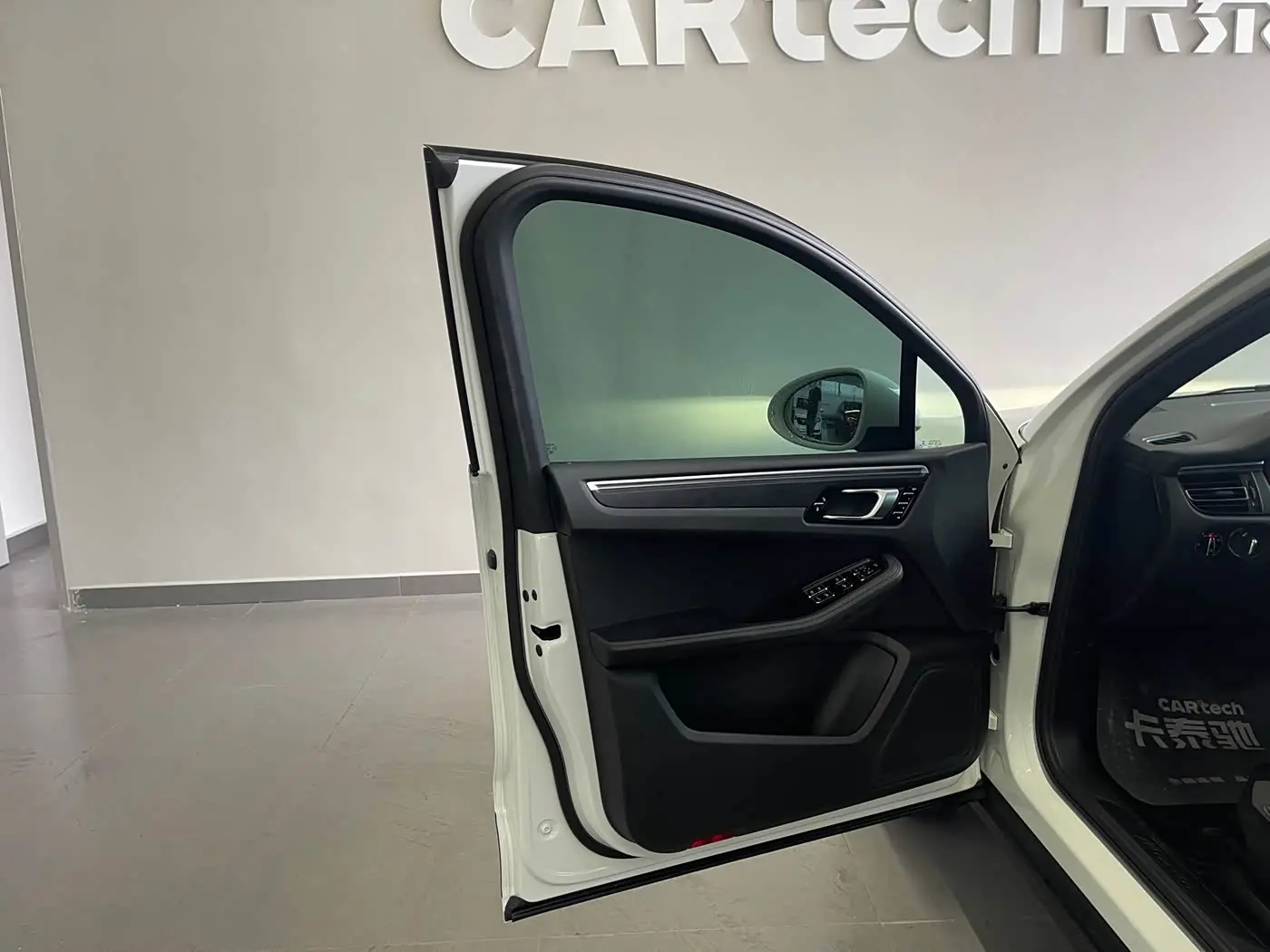 Porsche Macan 2020 — Photo 11/20
