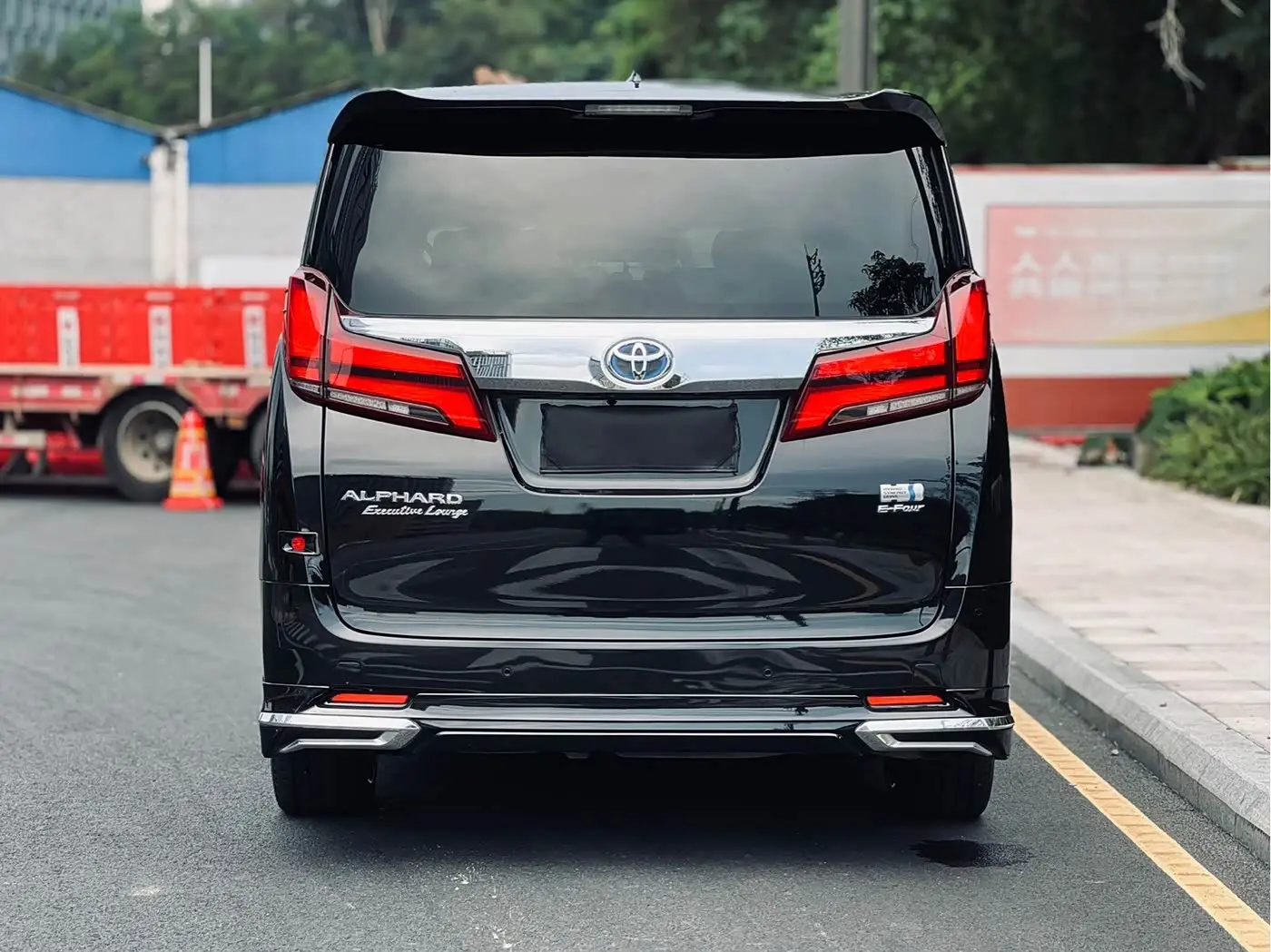 Toyota Alphard 2022 — Photo 6/10