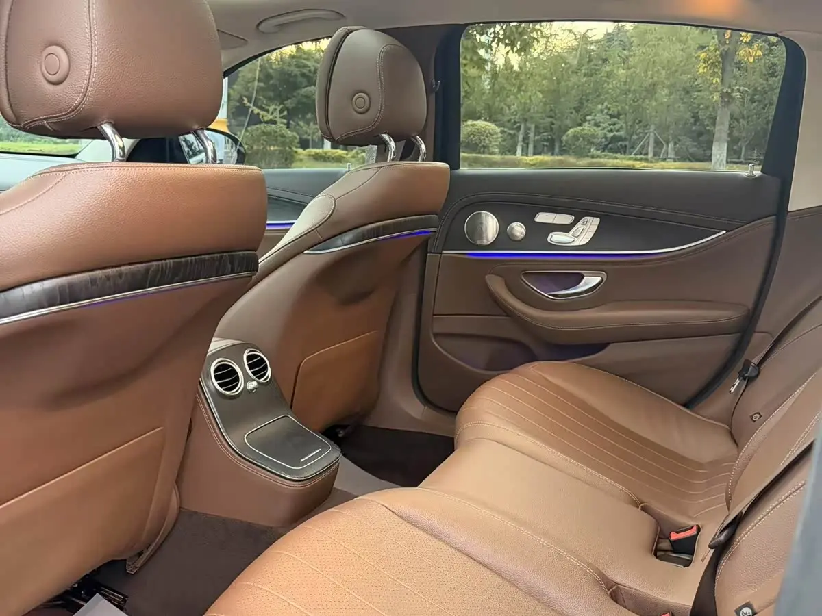 Mercedes-Benz E-Class 2021 — Photo 9/9